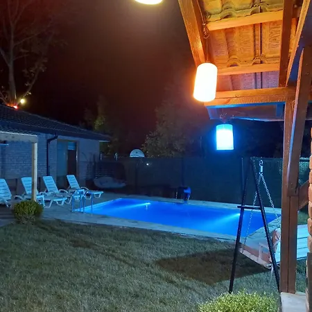 Sakarya Da Oezel Havuzlu , Ailelere Oezel Villa Sapanca