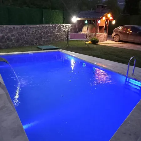 Sakarya Da Oezel Havuzlu , Ailelere Oezel Villa