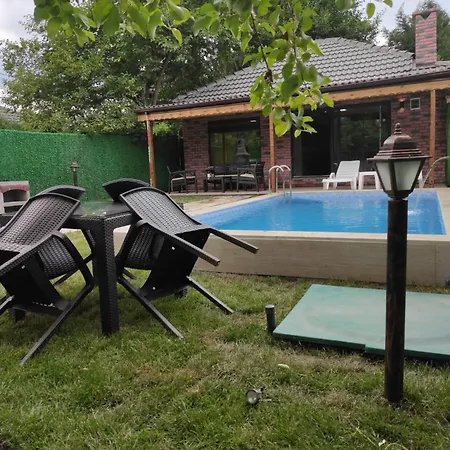 Sakarya Da Oezel Havuzlu , Ailelere Oezel Villa